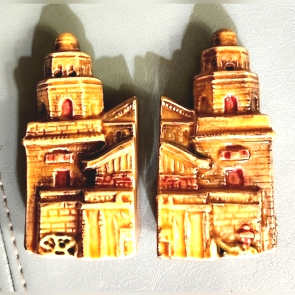 60s HEARST CASTLE Kitsch State Landmark Souvenir Royal Gold Salt Pepper Shakers - Picture 10 of 15
